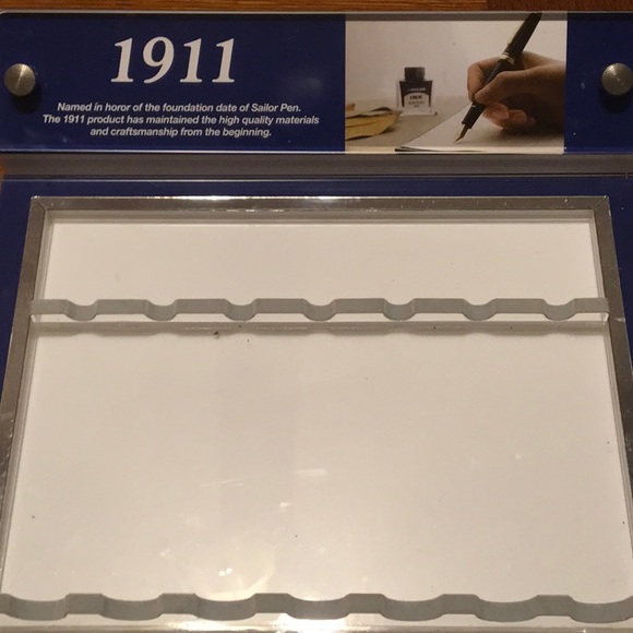 Pen Display Case - Picture 4 of 4